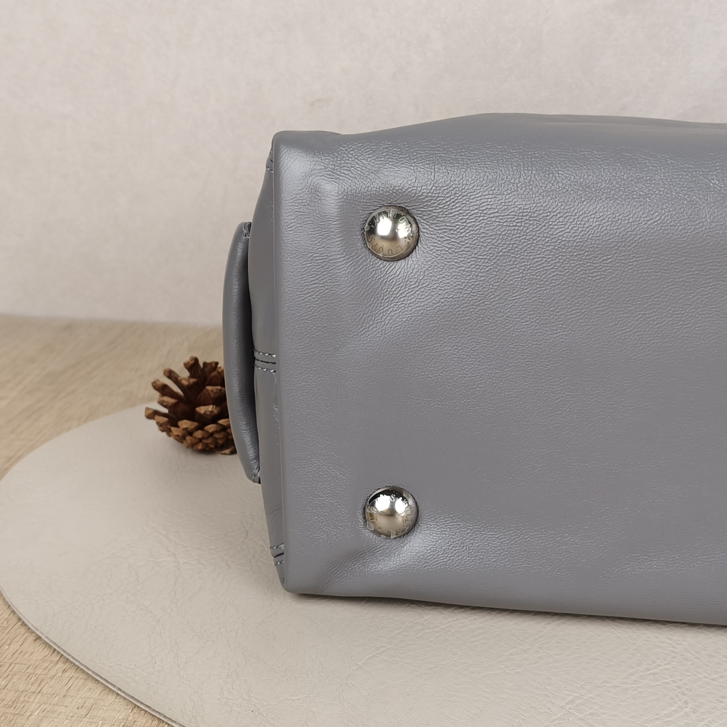 Louis Vuitton Crossbody Bag Carryall Cargo Vibe Grey SL ambskin Small33.5 × 15 × 23 cm — cover view 5 of 8