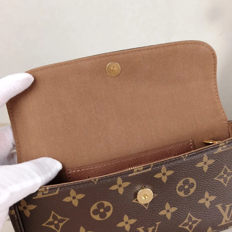 Louis Vuitton Crossbody Bag IVY Monogram PVC Small 23.5 × 4.3 × 12 cm — detail view 6 of 12