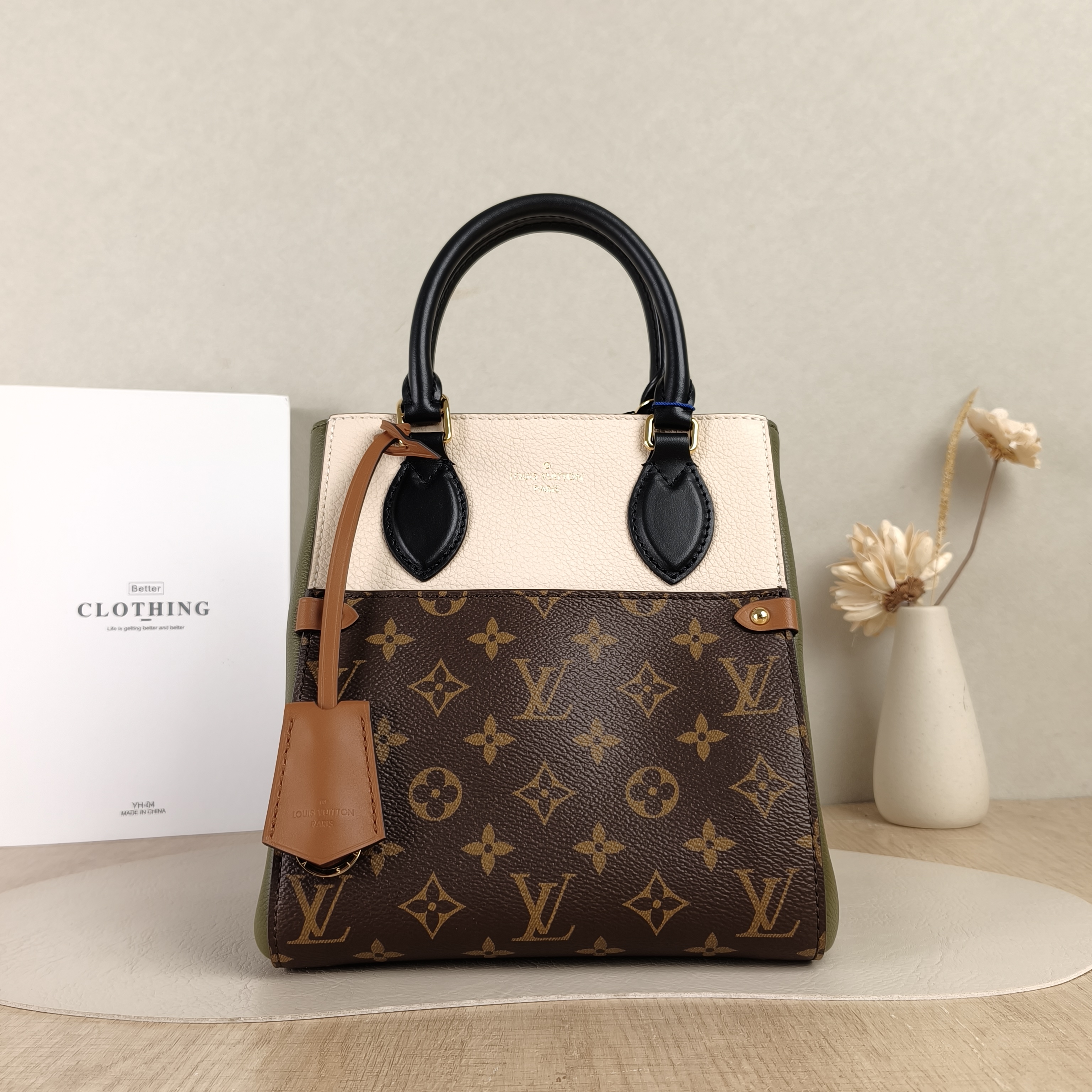 Louis Vuitton Top Handle Bag Fold Tote Colorblock PVC · Calfskin Small20 × 18 × 22 cm