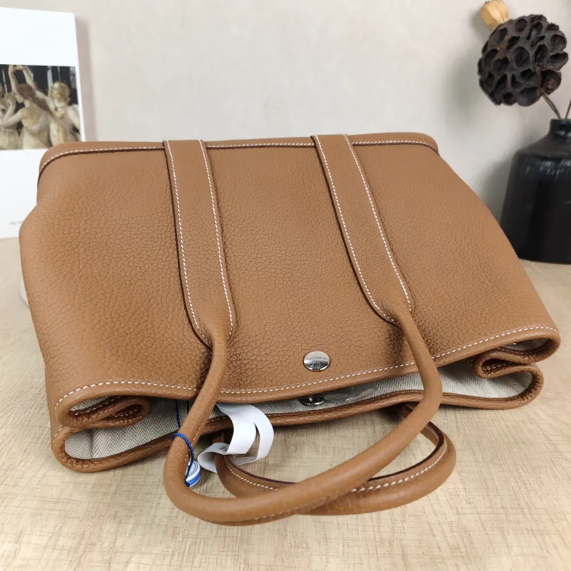 Hermès Top Handle Bag Garden Party 30 30 Negonda Calfskin Medium 30 × 13 × 21 cm K — detail view 7 of 11
