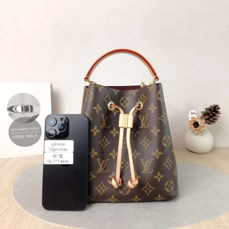 Louis Vuitton Crossbody Bag NÉONOÉ Bucket Bag BB Monogram PVCBB20 × 13 × 20 cm — cover view 4 of 5