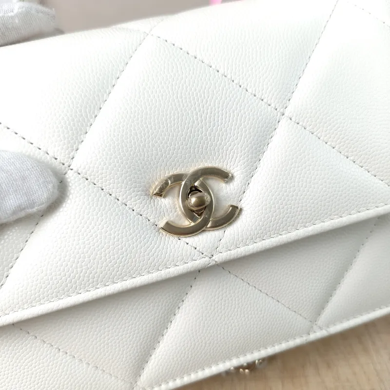 Chanel Backpack Backpack White Calfskin One Size18.2 × 5 × 14 cm — detail view 3 of 15