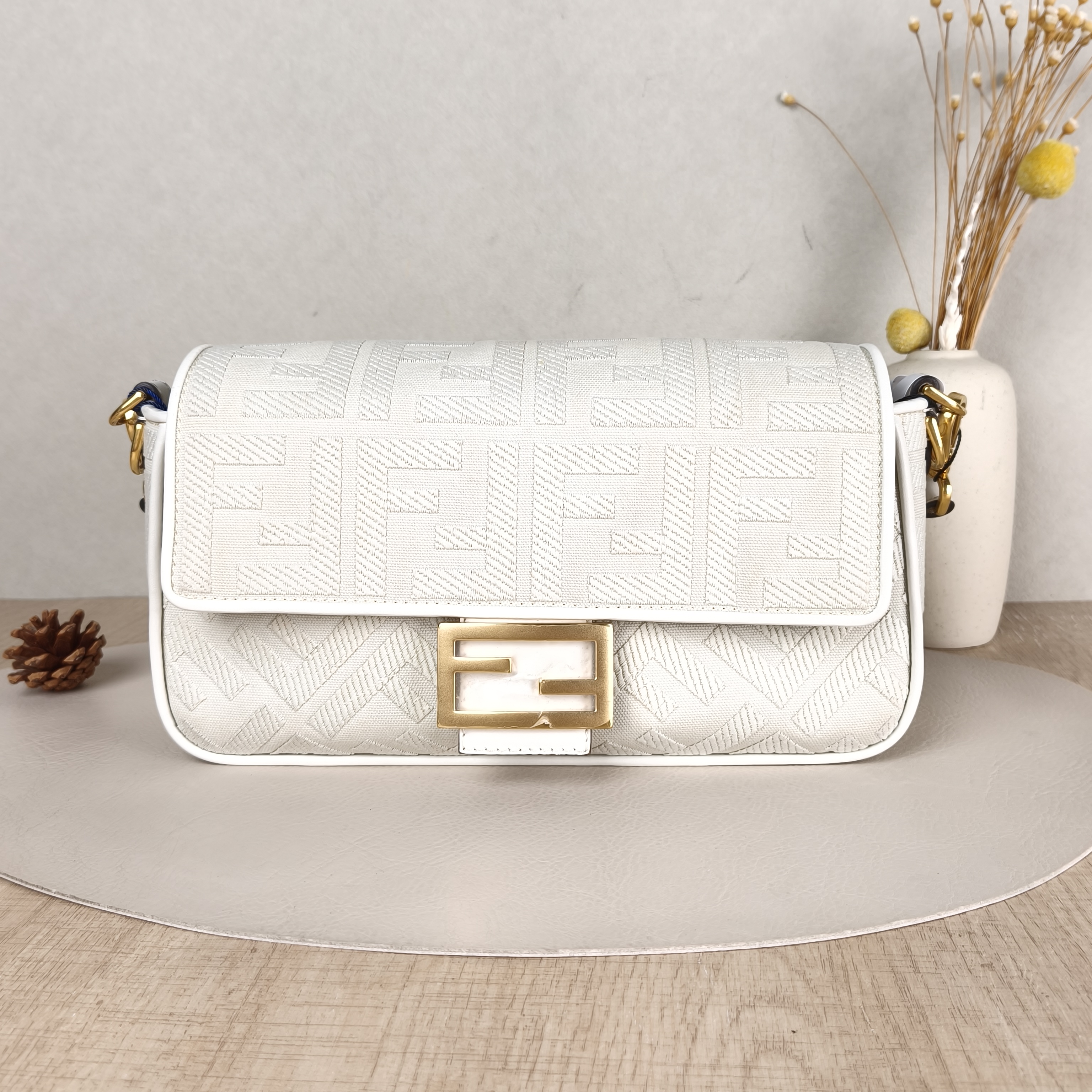 FENDI Crossbody Bag Baguette Baguette Bag Beige Canvas Medium27 × 6 × 15 cm