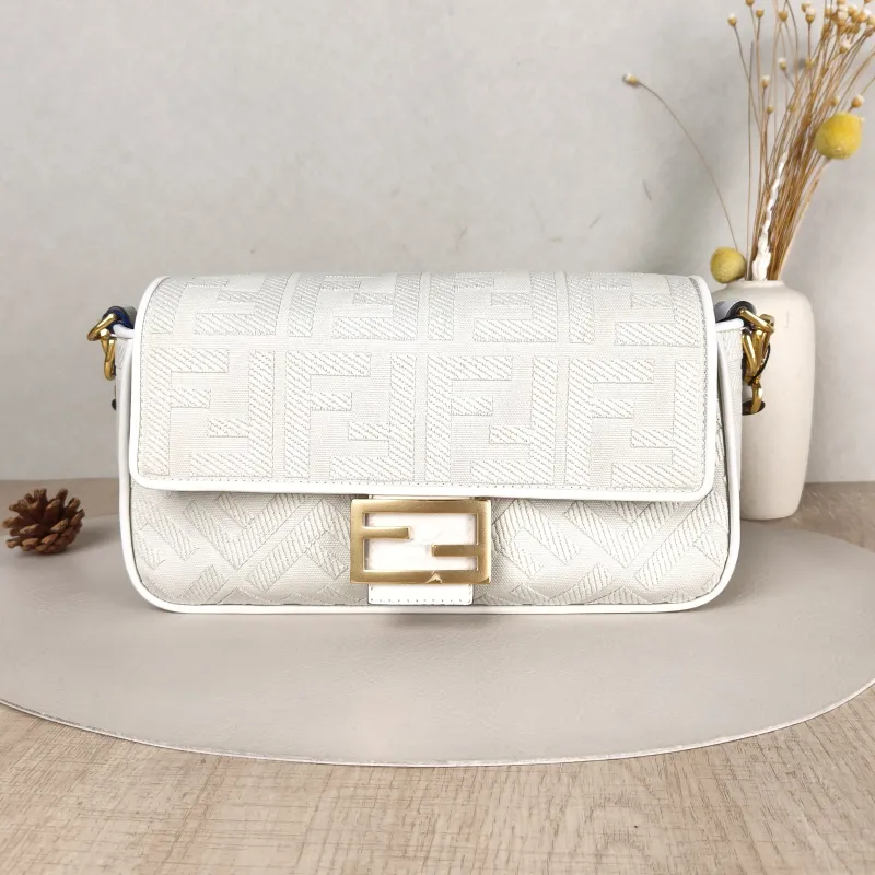 FENDI Crossbody Bag Baguette Baguette Bag Beige Canvas Medium27 × 6 × 15 cm