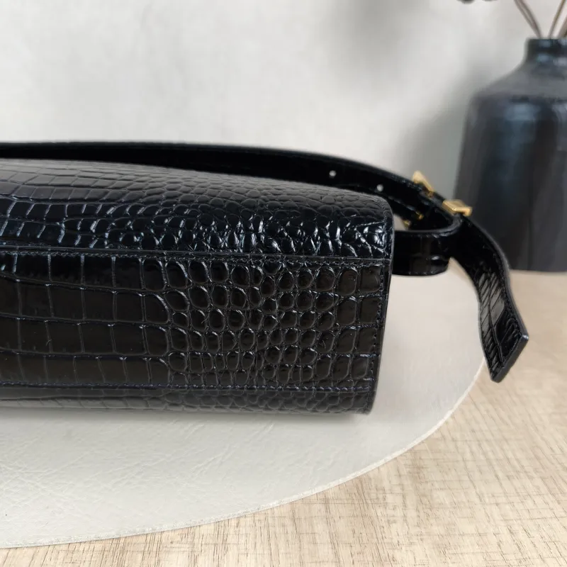 SAINT LAURENT Shoulder Bag MANHATTAN Black with Gold-Tone Hardware Calfskin Medium29 × 7.5 × 20 cm — detail view 11 of 13