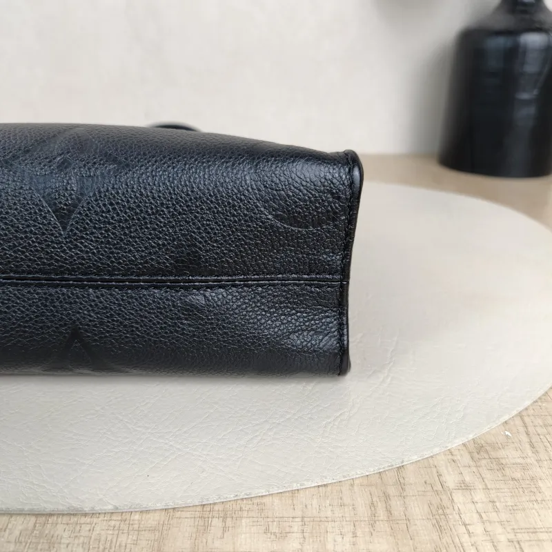 Louis Vuitton Crossbody Bag Onthego BB Black Empreinte Embossed Calfskin Monogram BB18 × 8.5 × 15 cm — detail view 4 of 12
