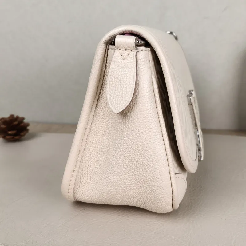 Louis Vuitton Shoulder Bag BUCI Beige Epi Embossed Calfskin 24.5 × 9 × 15.5 cm — detail view 3 of 13