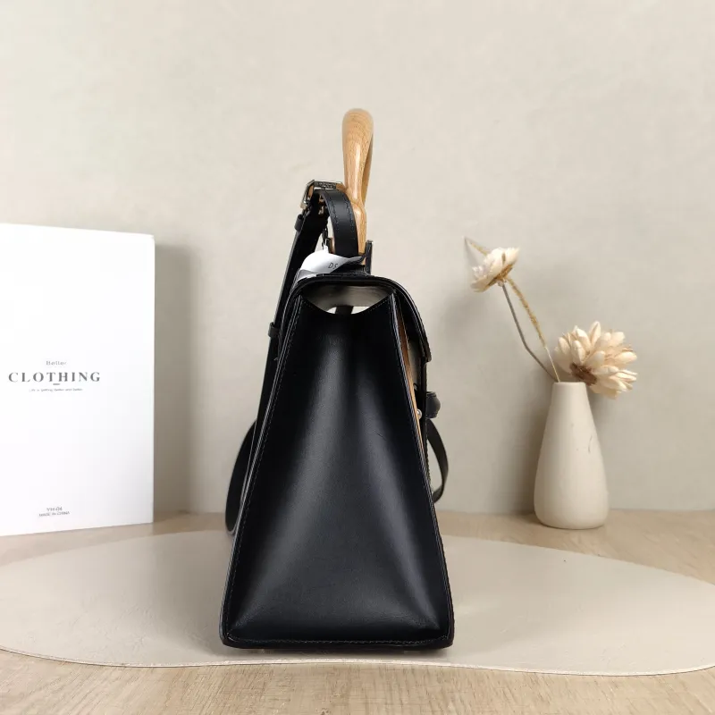 GOYARD Crossbody Bag Saïgon Black PVC Small28 × 12 × 20 cm — detail view 5 of 13