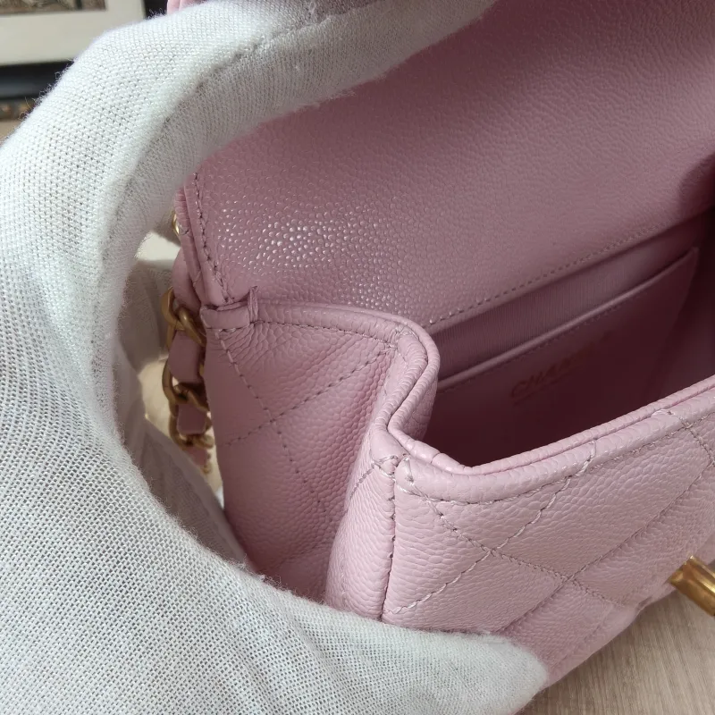 Chanel Crossbody Bag Edition mini Pink Grained Calfskin mini20 × 6 × 12 cm — detail view 5 of 14