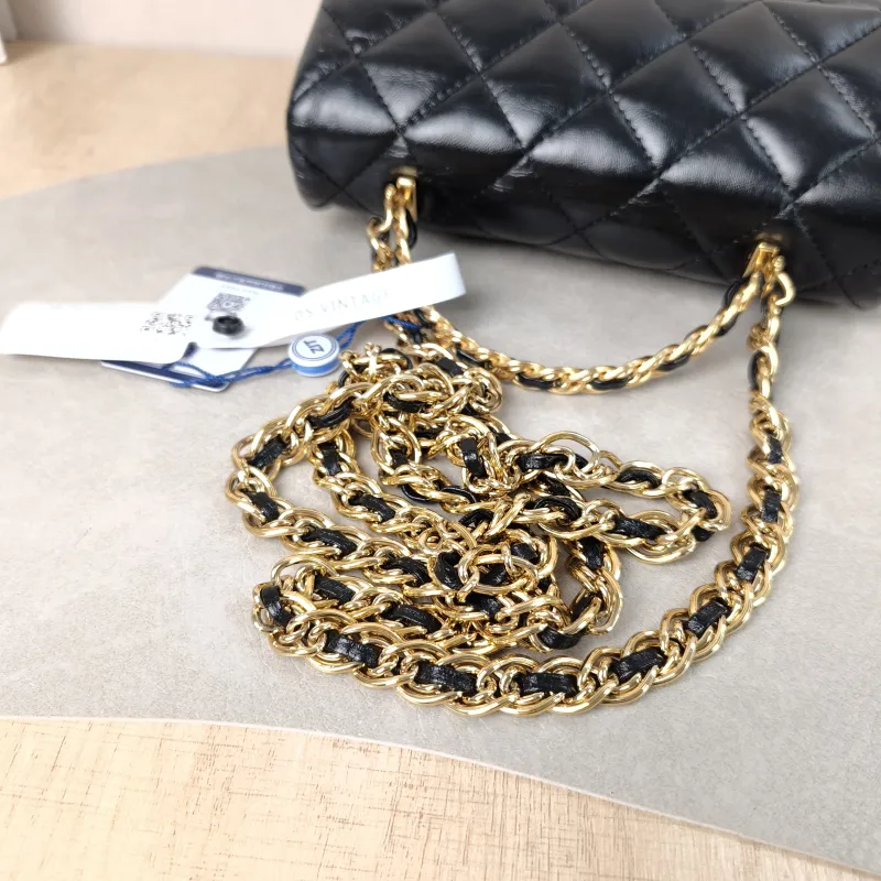 Chanel Crossbody Bag mini Black Lambskin mini 21 × 8 × 13 cm — detail view 5 of 11
