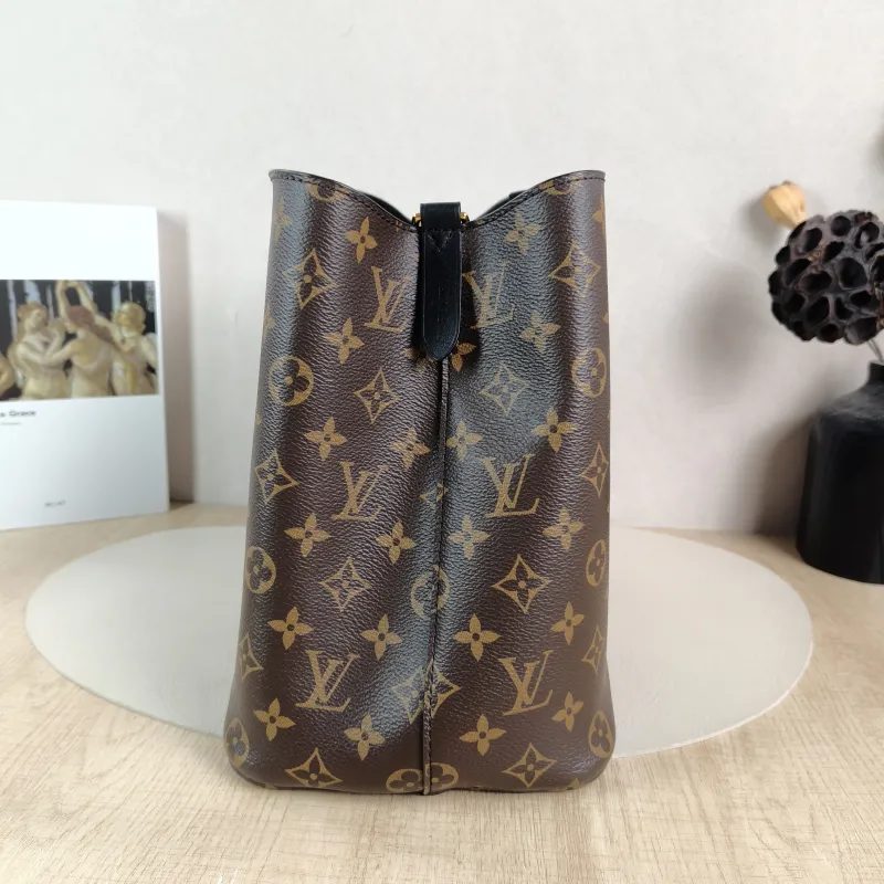Louis Vuitton Shoulder Bag NÉONOÉ Bucket Bag Black PVC Medium 26 × 17.5 × 26 cm — detail view 5 of 11