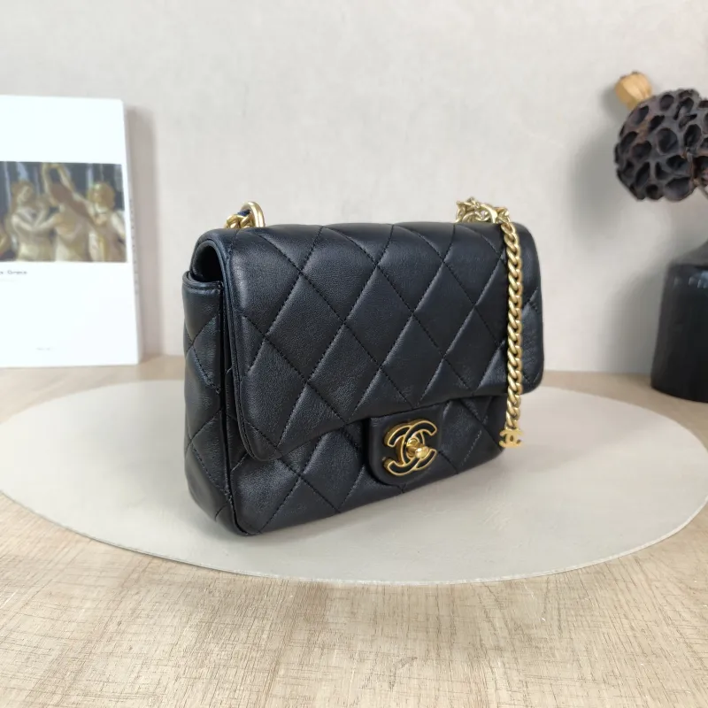 Chanel Crossbody Bag 22p Black Lambskin One Size 20 × 5 × 15 cm — cover view 2 of 5
