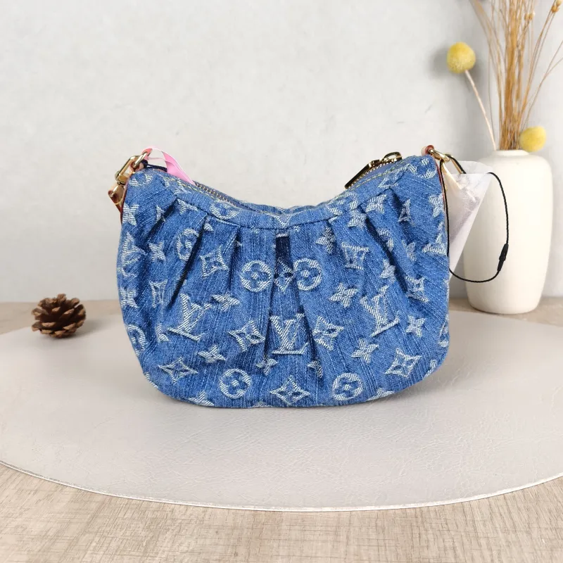 Louis Vuitton Shoulder Bag Pochette Valley Blue One Size 21 × 7 × 15 cm