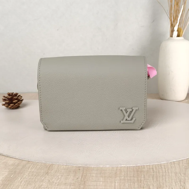 Louis Vuitton Crossbody Bag Fastline Messenger Bag Green Calfskin Mini 17.3 × 7 × 12 cm