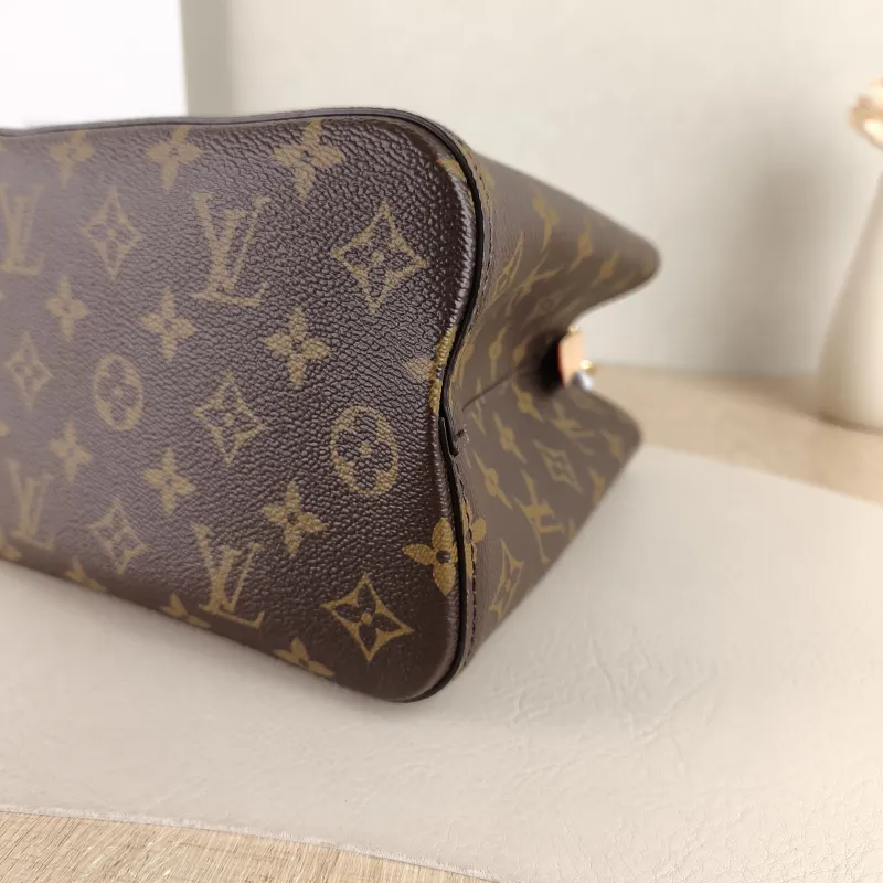 Louis Vuitton Crossbody Bag NÉONOÉ Bucket Bag BB Monogram PVC BB 20 × 13 × 20 cm — detail view 3 of 12