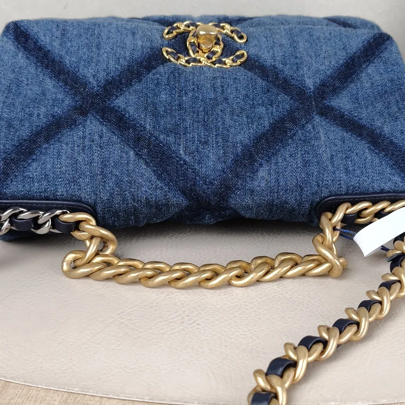 Chanel Crossbody Bag 19Bag Blue Small 26 × 9 × 16 cm — detail view 3 of 15
