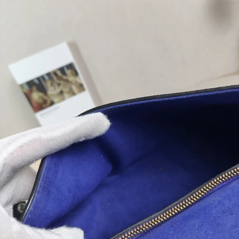 Louis Vuitton Crossbody Bag Diane Baguette Bag Black Empreinte Embossed Calfskin Small24 × 9 × 15 cm — detail view 6 of 14