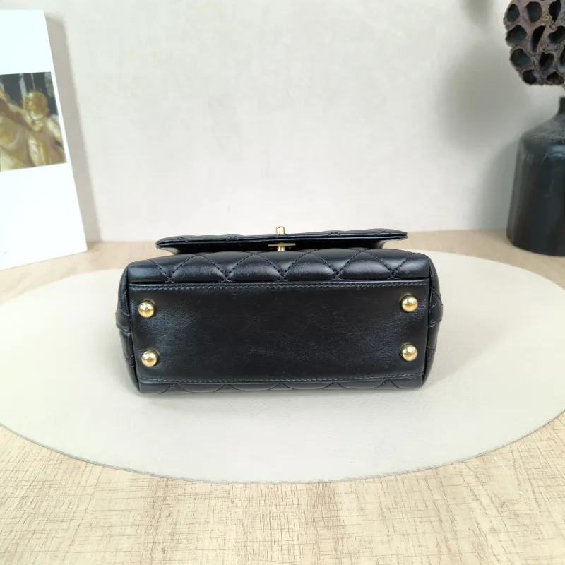 Chanel Top Handle Bag22a Coco HandleBlack CC alfskinmini19 × 9 × 13 cm — cover view 4 of 5