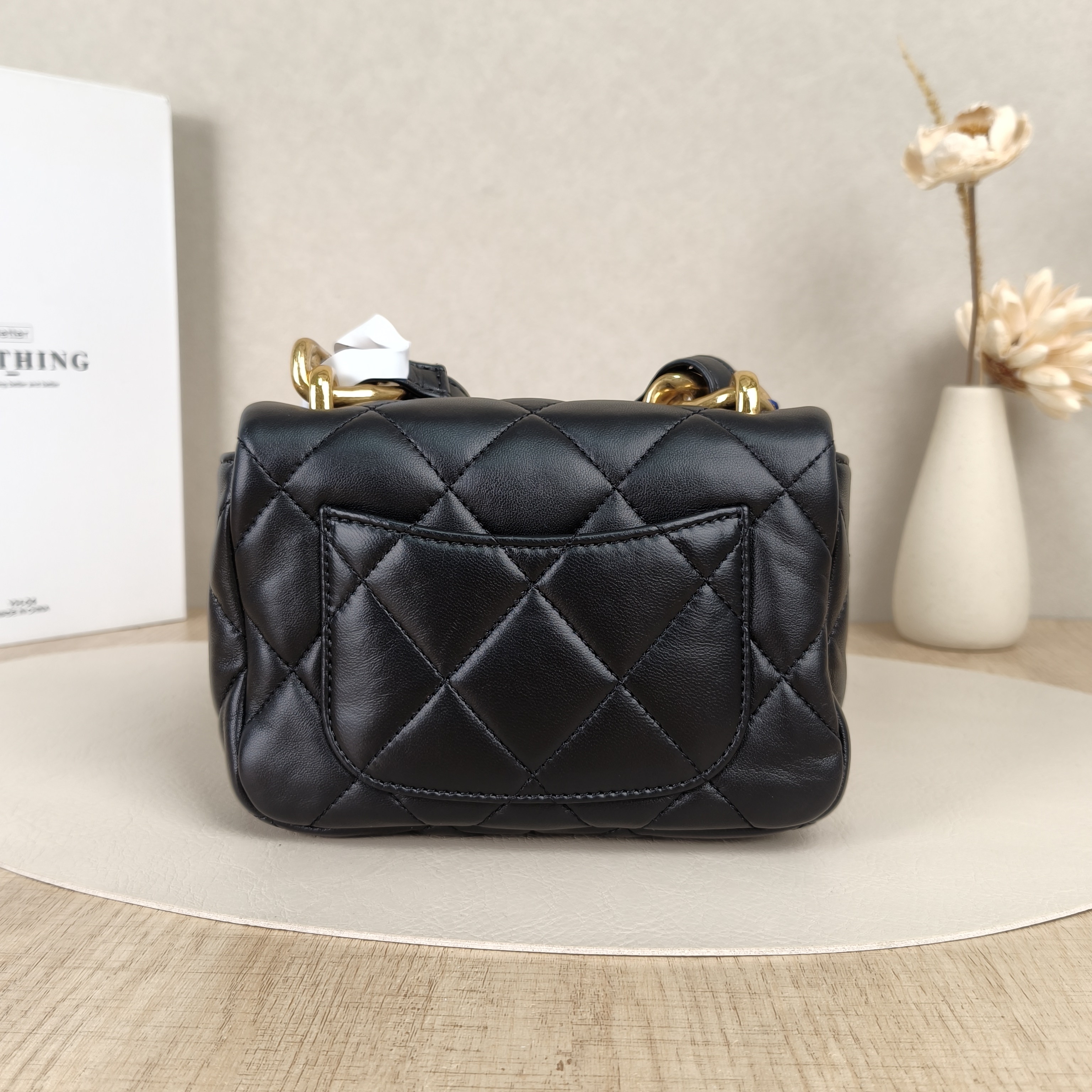 Chanel Crossbody Bag22s Black Lambskin One Size17 × 6 × 13 cm — cover view 4 of 8