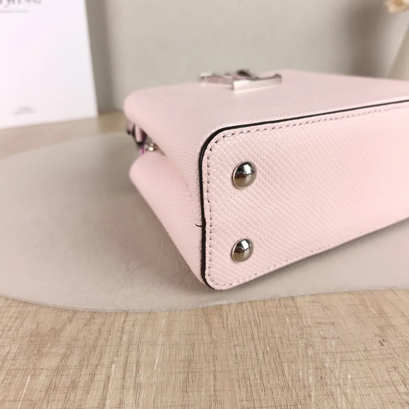 Louis Vuitton Shoulder Bag Capucines Pink Mini 21 × 8 × 14 cm — detail view 8 of 11
