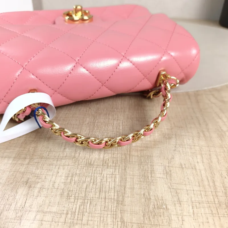 Chanel Crossbody Bag Pink Lambskin One Size 20 × 5 × 13 cm — detail view 1 of 14
