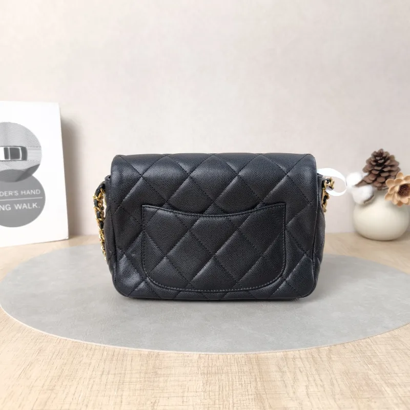 Chanel Crossbody Bag22a Black Grained Calfskin One Size20 × 6 × 15 cm — cover view 3 of 5