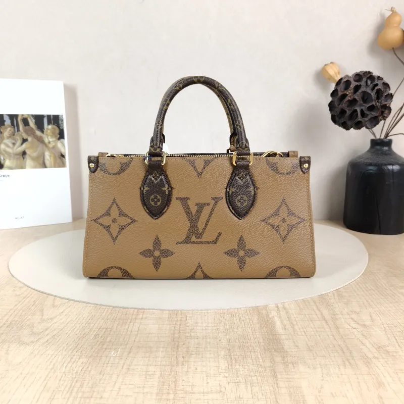Louis Vuitton Crossbody Bag Onthego East West Monogram PVC Small25 × 10 × 13 cm — cover view 2 of 5