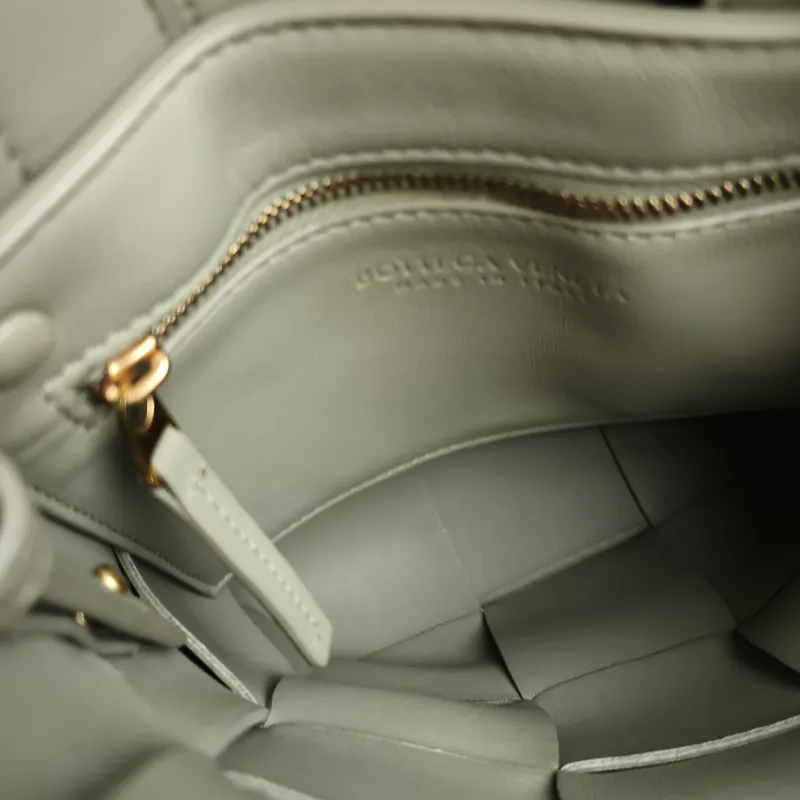 Bottega Veneta Shoulder Bag Cassette Woven Green Lambskin One Size 16.5 × 5.5 × 22 cm — detail view 1 of 9