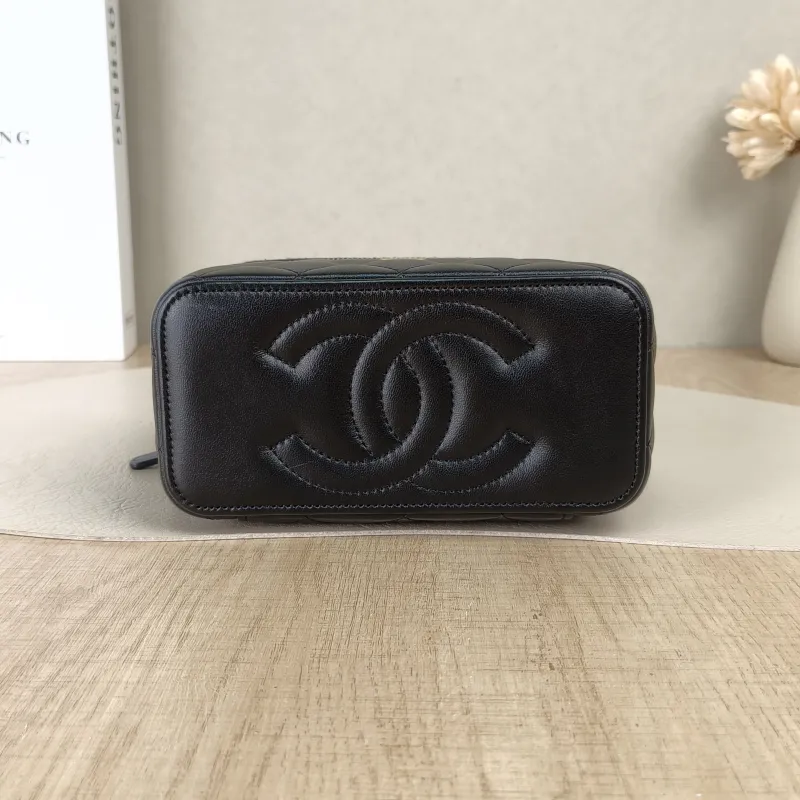 Chanel Crossbody Bag Edition Black Lambskin 16 × 8 × 9.5 cm — cover view 2 of 5