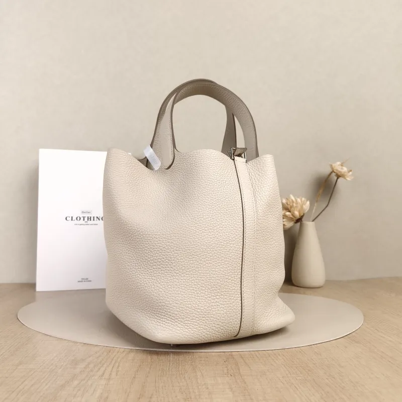 Hermès Top Handle Bag Picotin Lock 22 2210 TC Calfskin Medium22 × 17 × 21 cm — cover view 3 of 5