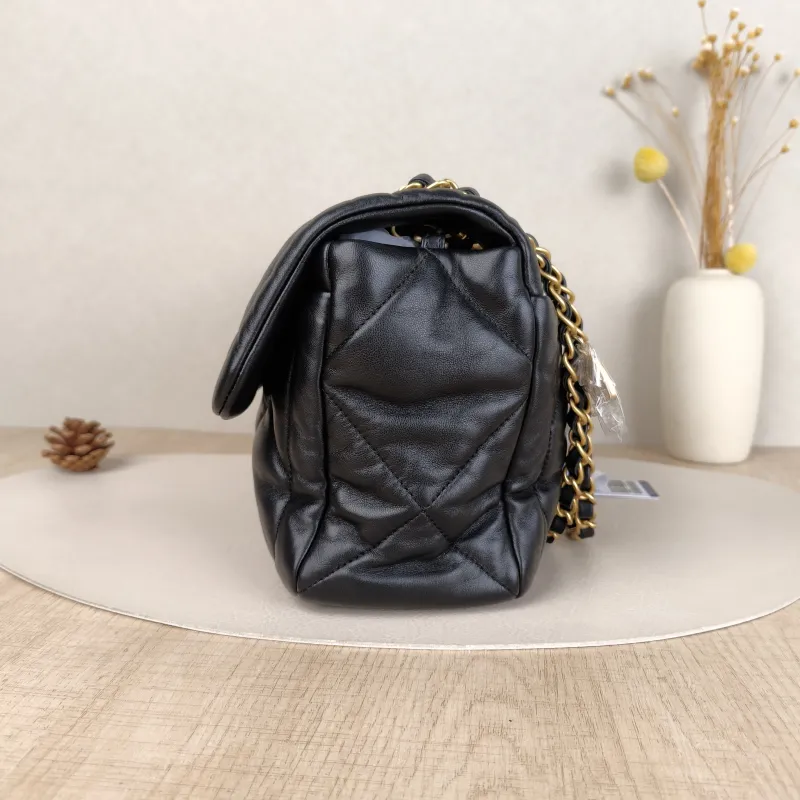 Chanel Crossbody Bag C Black Lambskin Small 28 × 9.5 × 17 cm — detail view 14 of 17