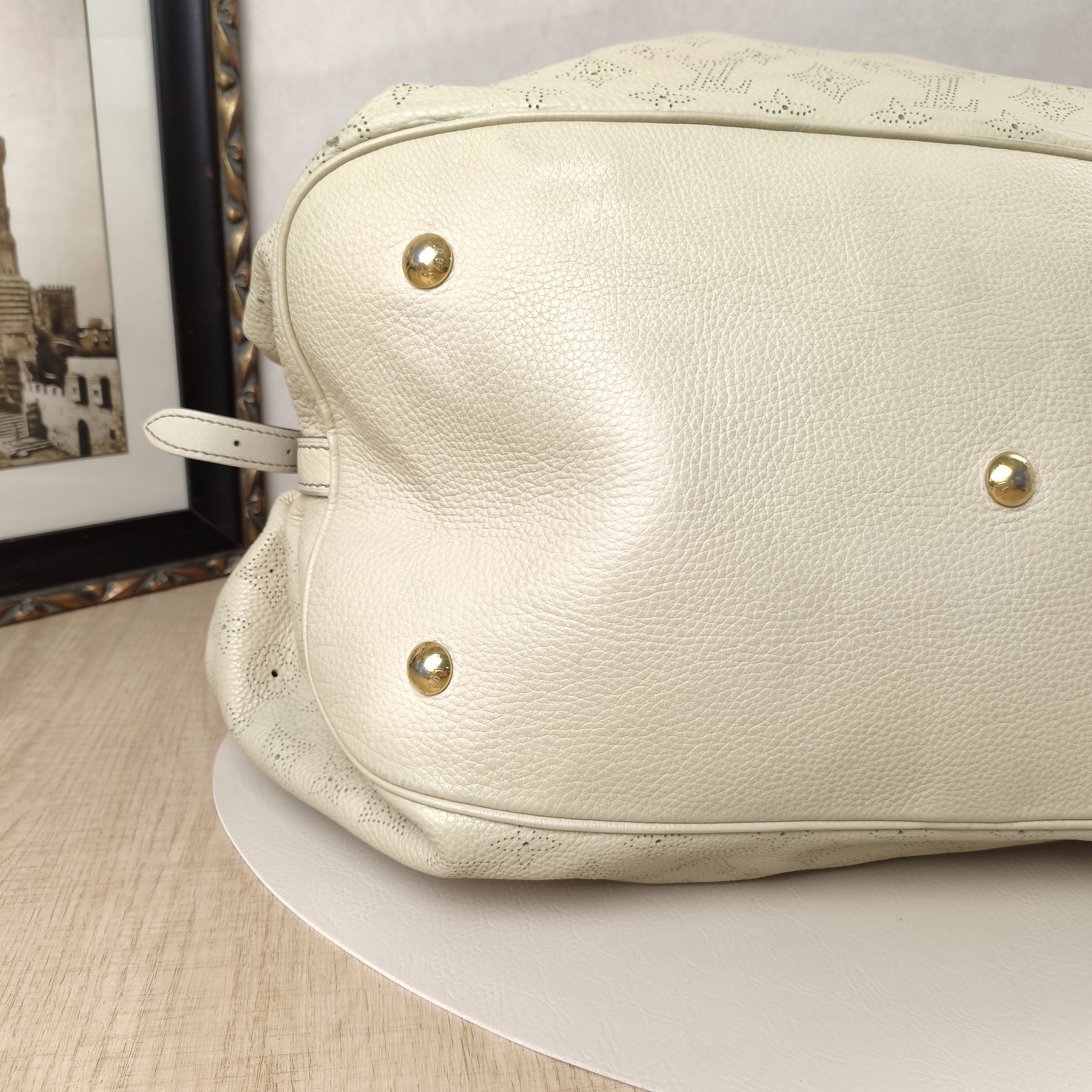 Louis Vuitton Shoulder Bag Mahina Seal Vintage Shoulder Bag Calfskin Large47 × 20 × 42 cm — cover view 2 of 9