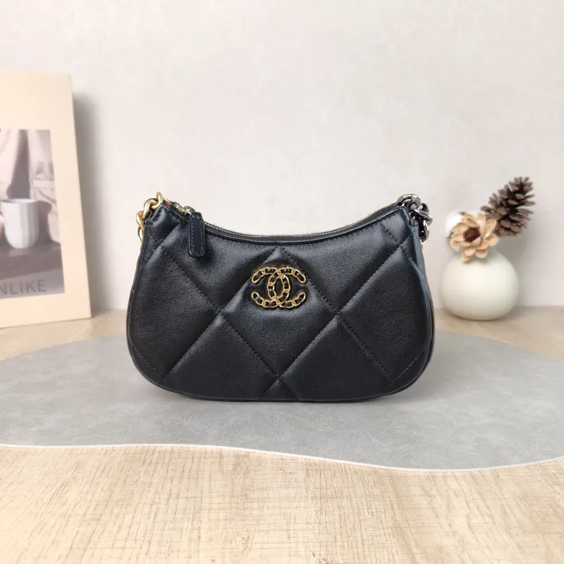 Chanel Shoulder Bag 19bag hobo Black Lambskin One Size 20 × 4.5 × 13 cm