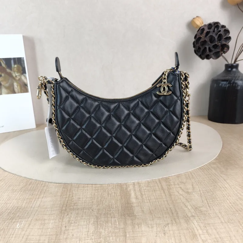 Chanel Shoulder Bag Black Lambskin Small 20 × 6 × 15 cm — cover view 4 of 5