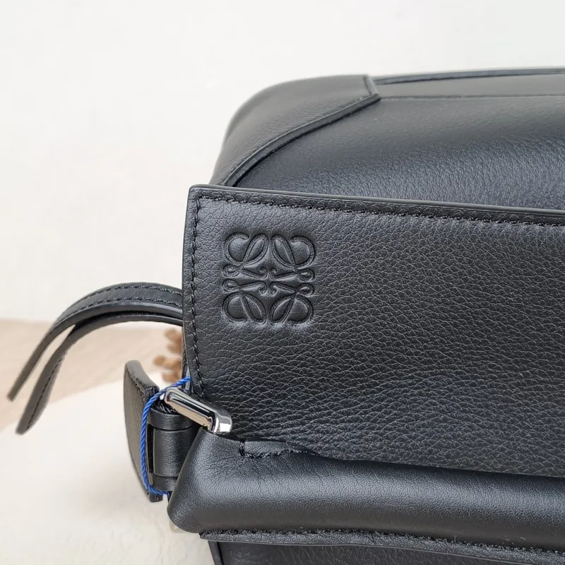 LOEWE Shoulder Bag Puzzle Black CC alfskin Medium 29 × 14 × 19.5 cm — detail view 2 of 13