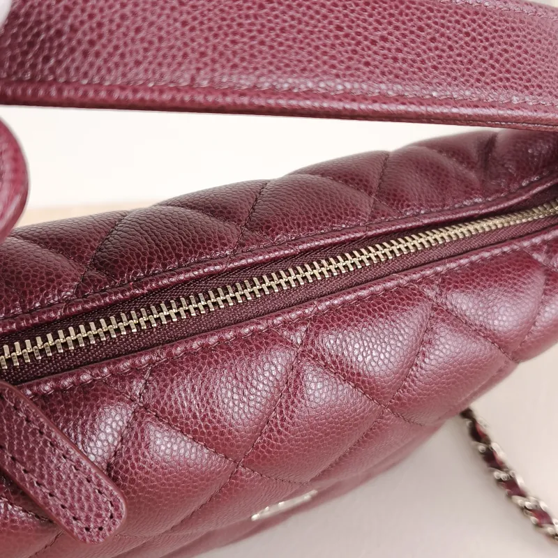 Chanel Crossbody Bag Crossbody Bag Red Grained Calfskin One Size 16 × 6 × 12 cm — detail view 2 of 13