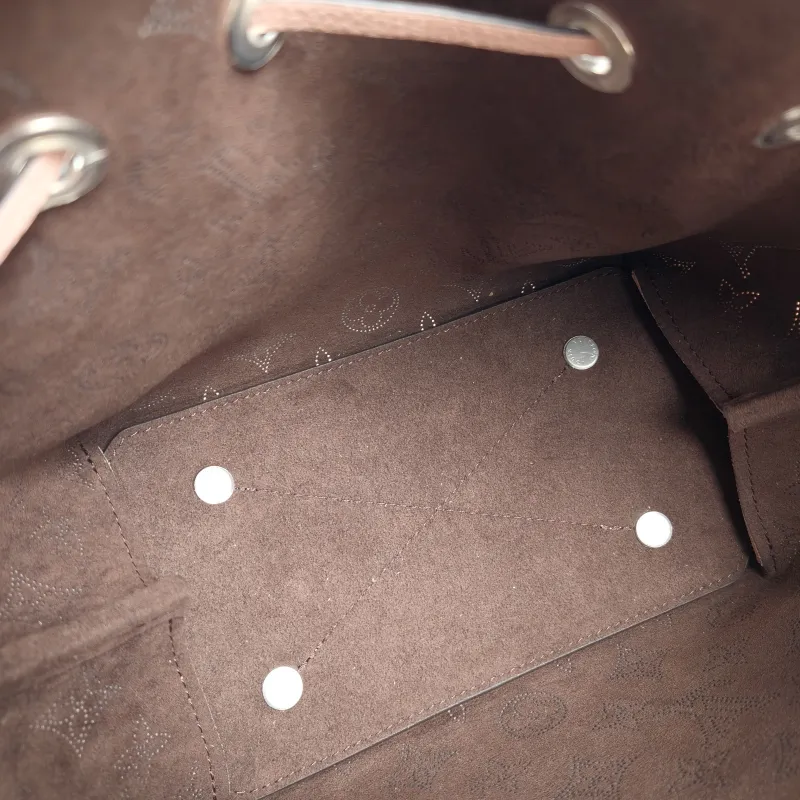 Louis Vuitton Crossbody Bag BELLA Pink Calfskin 22 × 14 × 19 cm — detail view 10 of 12
