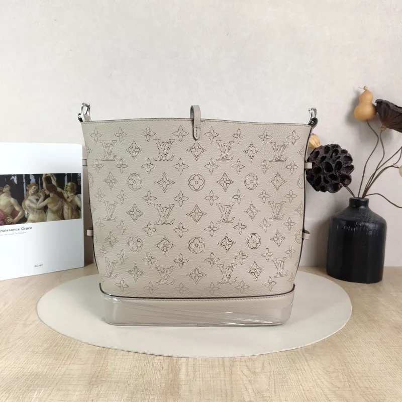 Louis Vuitton Shoulder Bag Flore Bucket Bag Grey Calfskin One Size 28 × 10 × 27 cm — cover view 4 of 5