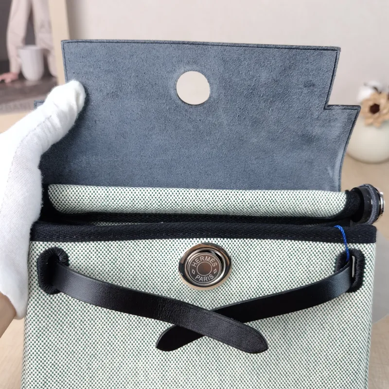 Hermès Crossbody Bag Herbag Zip 20 Beige · Green · Black Calfskin，Canvas Mini 20.5 × 7 × 16.5 cm G — detail view 9 of 12