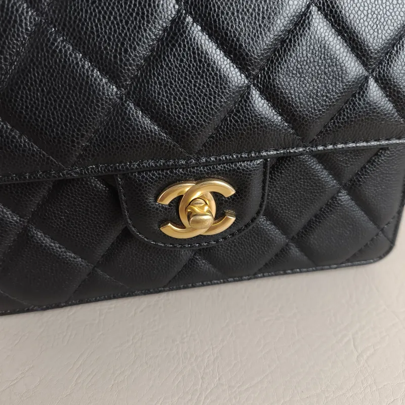 Chanel Crossbody Bag Black with Gold-Tone Hardware Grained Calfskin Small 20 × 5 × 15 cm — detail view 3 of 14