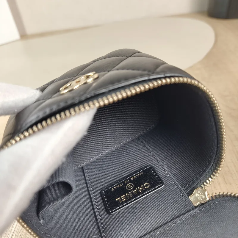 Chanel Crossbody Bag Edition Black Lambskin11 × 7 × 9 cm — detail view 11 of 14