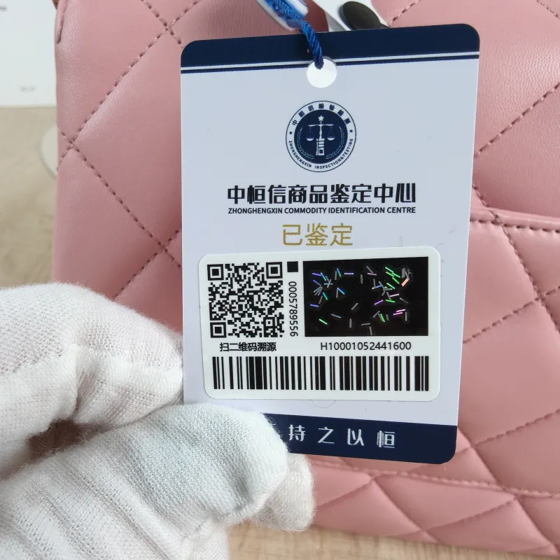 Chanel Crossbody Bag Trendy CC Pink Lambskin Small 25 × 12 × 17 cm Microchip Edition — detail view 9 of 14