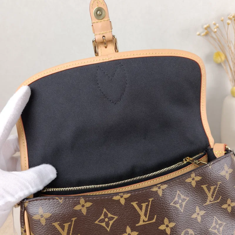 Louis Vuitton Crossbody Bag Diane Baguette Bag Shoulder Strap PVC Small 24 × 9 × 15 cm — detail view 12 of 14