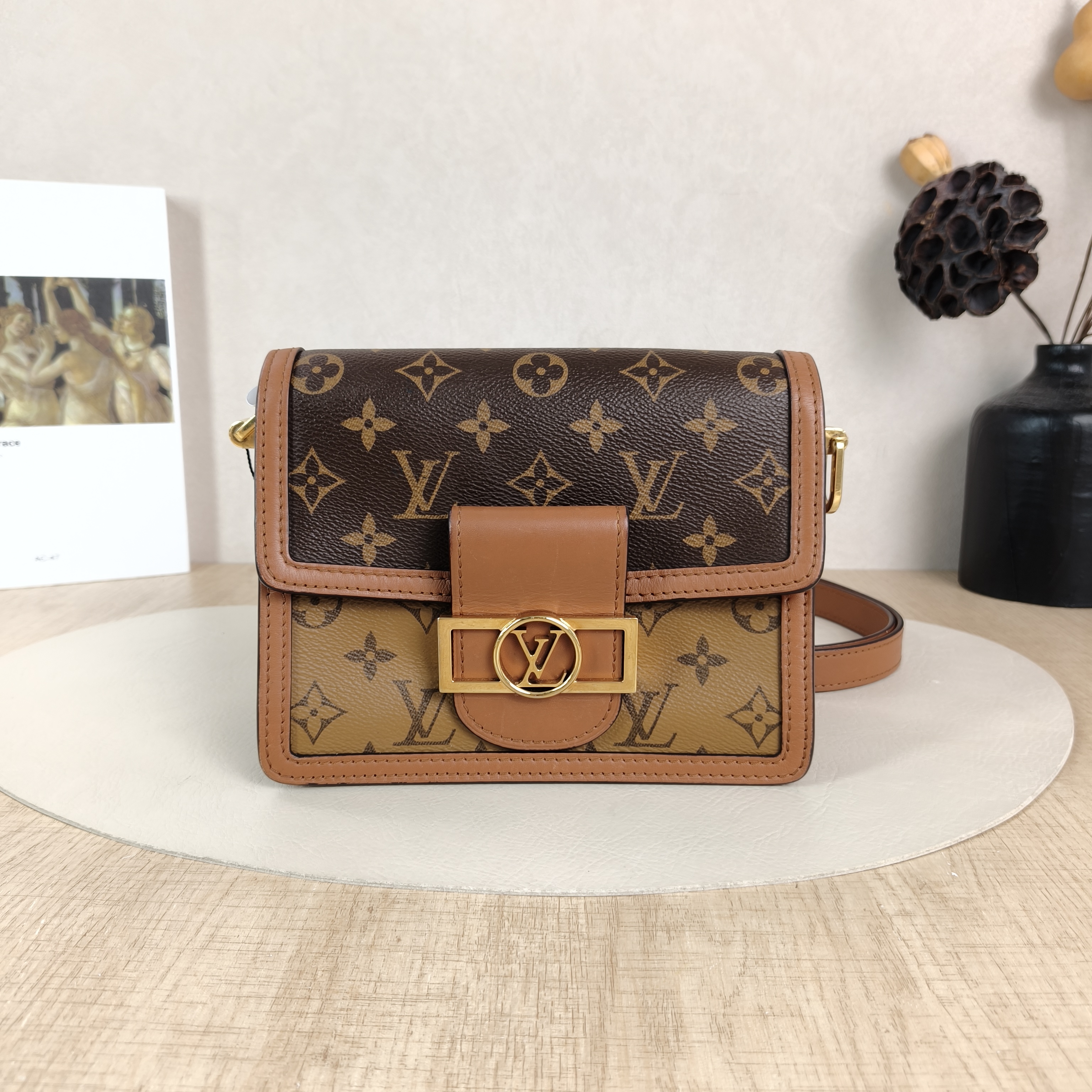Louis Vuitton Crossbody Bag Dauphine Monogram PV Cmini20 × 9 × 15 cm