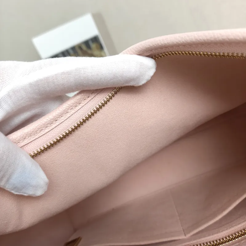 Louis Vuitton Crossbody Bag Carryall Calfskin Small29.5 × 12 × 24 cm — detail view 8 of 12