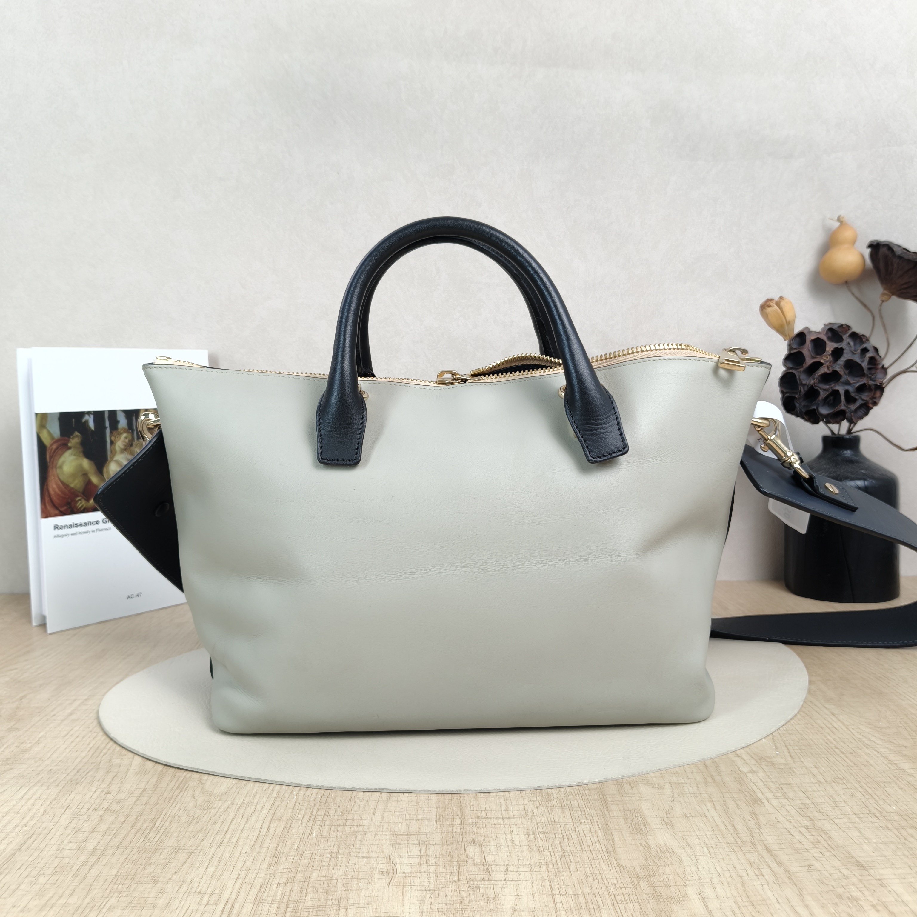 Chloé Shoulder Bag Shoulder Bag Beige Black Calfskin One Size30 × 14 × 23 cm