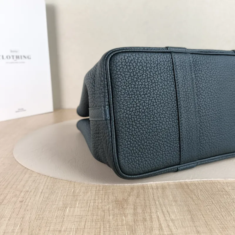 Hermès Top Handle Bag Garden Party 30 30 Green Negonda Calfskin Medium 30 × 13 × 21 cm Z — detail view 2 of 9