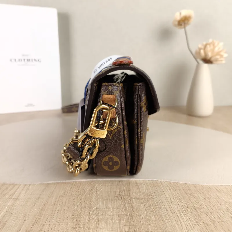 Louis Vuitton Crossbody Bag Pochette Métis East West Monogram PVC Small 21.5 × 6 × 13.5 cm — detail view 2 of 14