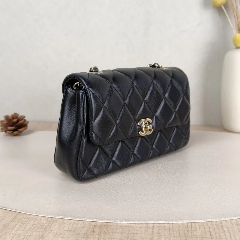 Chanel Crossbody Bag Crossbody Bag Black Lambskin One Size 19 × 4 × 11 cm — cover view 2 of 5
