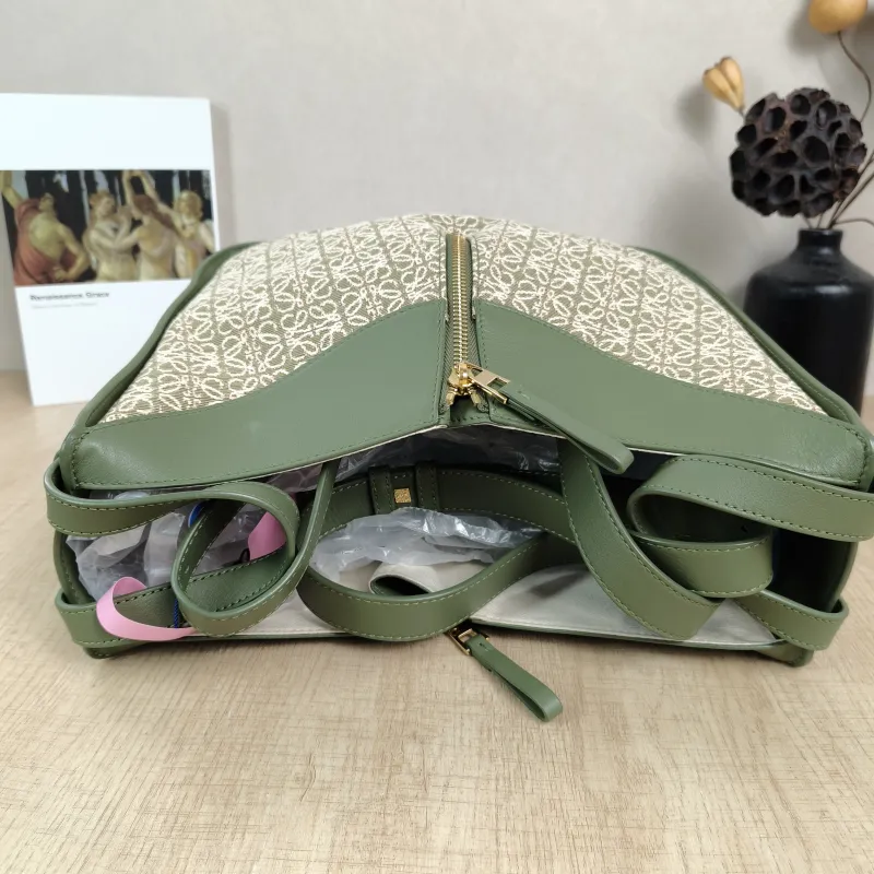 LOEWE Crossbody Bag Hammock Green Canvas Medium29 × 14 × 32 cm — detail view 8 of 10